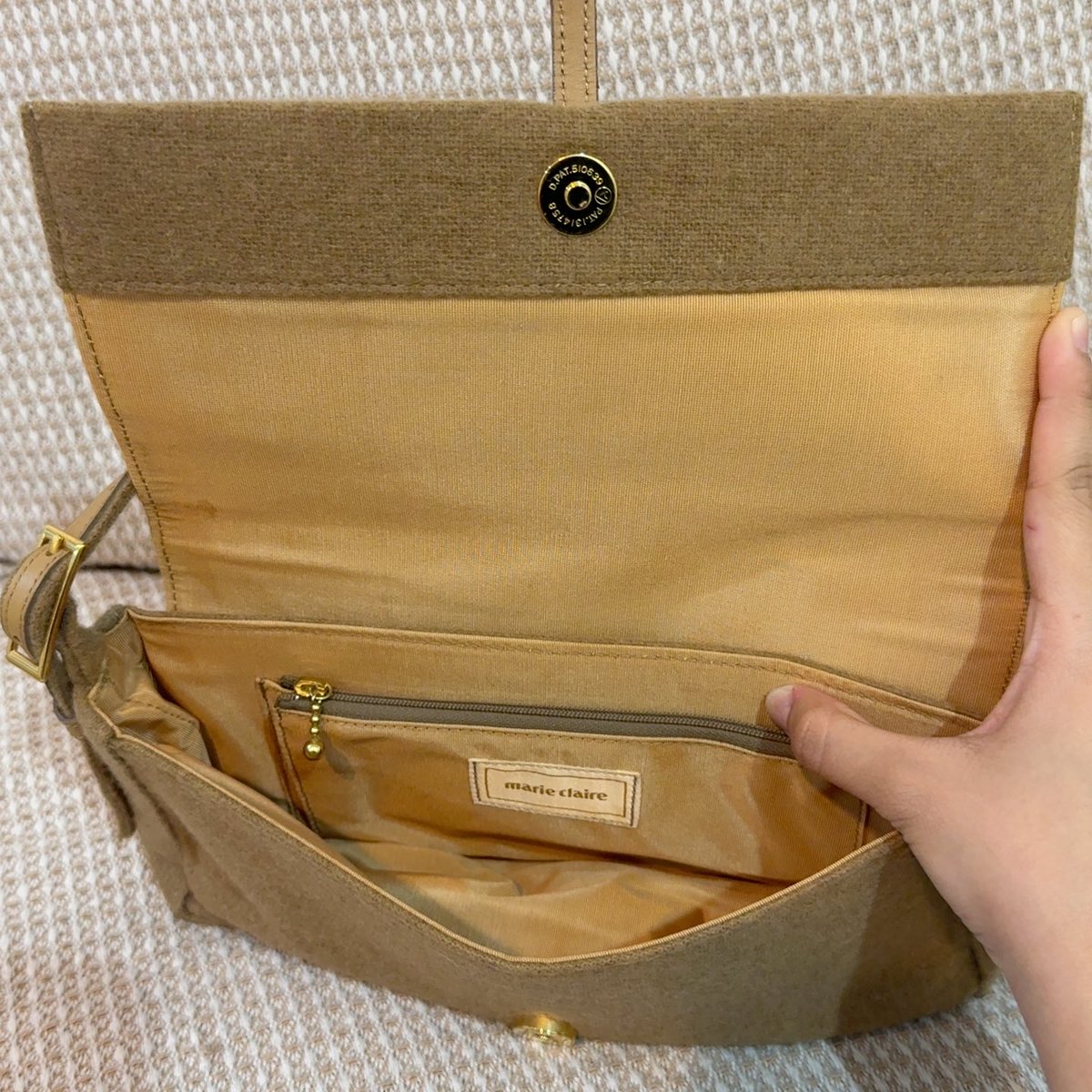 zzpkng's tweet photo. ส่งต่อกระเป๋า Marie Claire👜 Vintage 
สภาพใหม่มากก🌟 น้องเป็นกระเป๋าวินเทจสะพายไหล่เก๋มาก สีถูกต้องง🍁
🍂ราคา : 320🍂

#ส่งต่อกระเป๋ามือ2 #กระเป๋าวินเทจ #กระเป๋ามือสองสภาพดี #กระเป๋า #ส่งต่อmarieclaire #marieclaire #vintage #vintagebag #ส่งต่อเสื้อผ้ามือสอง #โล๊ะตู้ https://t.co/1FarjYcAG4