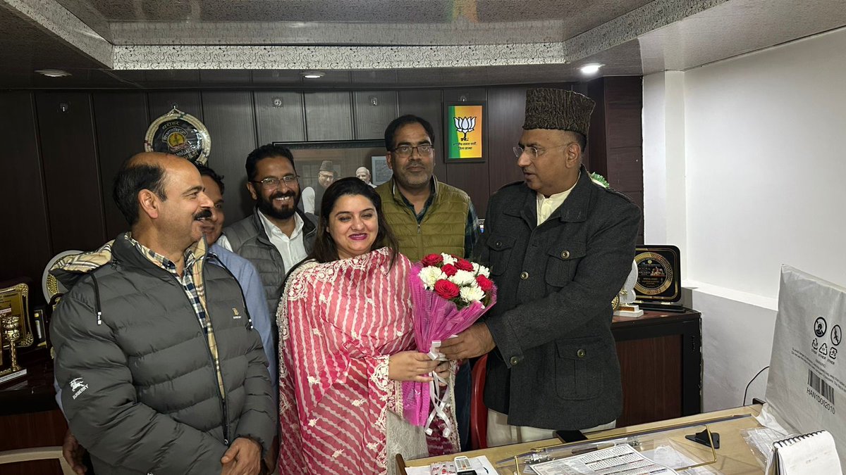 jkrceea's tweet photo. JKRCEEA team apprised Er Ghulam Ali Khatana sir Honble MP about injustice done to categorise employees with respect to restoration of reservation in promotion beides Various Honble court orders. Honble MP assured all possible help. Thanks sir 
https://t.co/QZGg0bN8Iq https://t.co/xuQHTh8Qfw