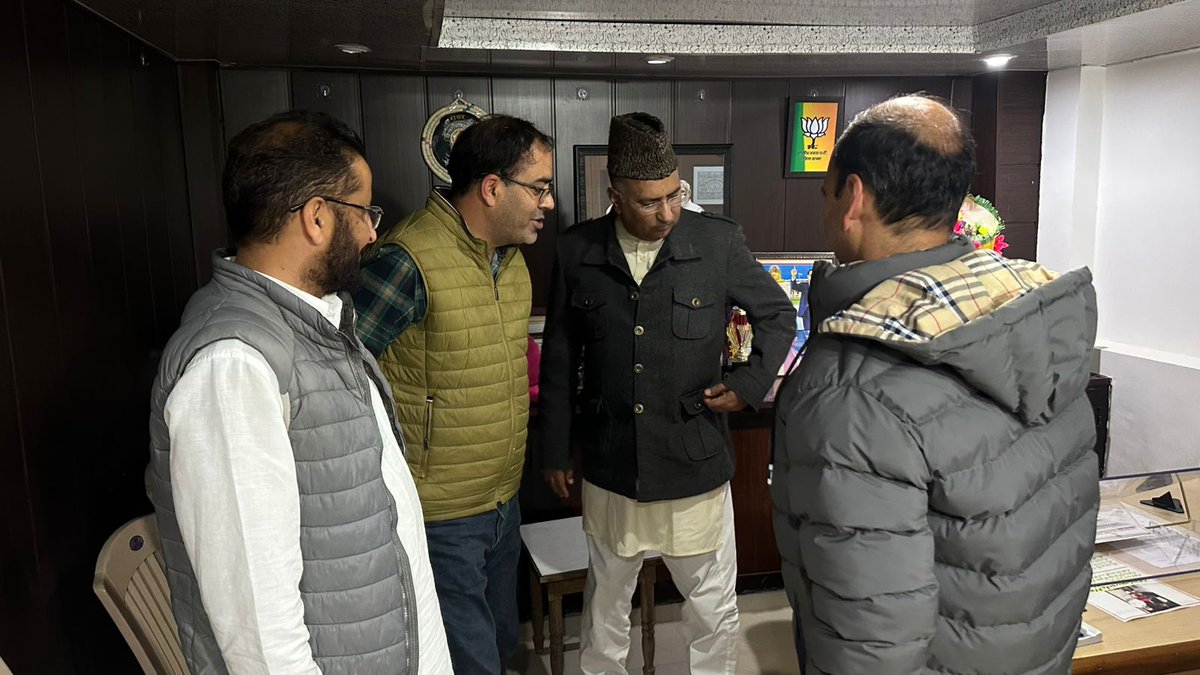 jkrceea's tweet photo. JKRCEEA team apprised Er Ghulam Ali Khatana sir Honble MP about injustice done to categorise employees with respect to restoration of reservation in promotion beides Various Honble court orders. Honble MP assured all possible help. Thanks sir 
https://t.co/QZGg0bN8Iq https://t.co/xuQHTh8Qfw