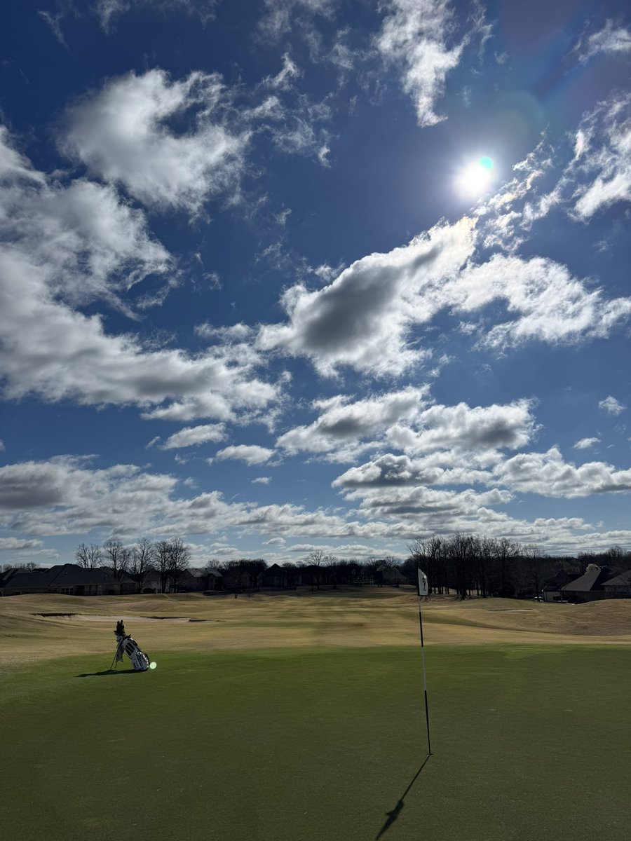 68shooter's tweet photo. Nice day to #walkandcarry 18.
Windy and wet today, took me an entire 2:50 to make it around. β
οΈ
#SemiPrivateLife
#PickUpThatBlood
#WhatsThatSignSay
#BigHitterTheLama https://t.co/1Db0oGfbdg