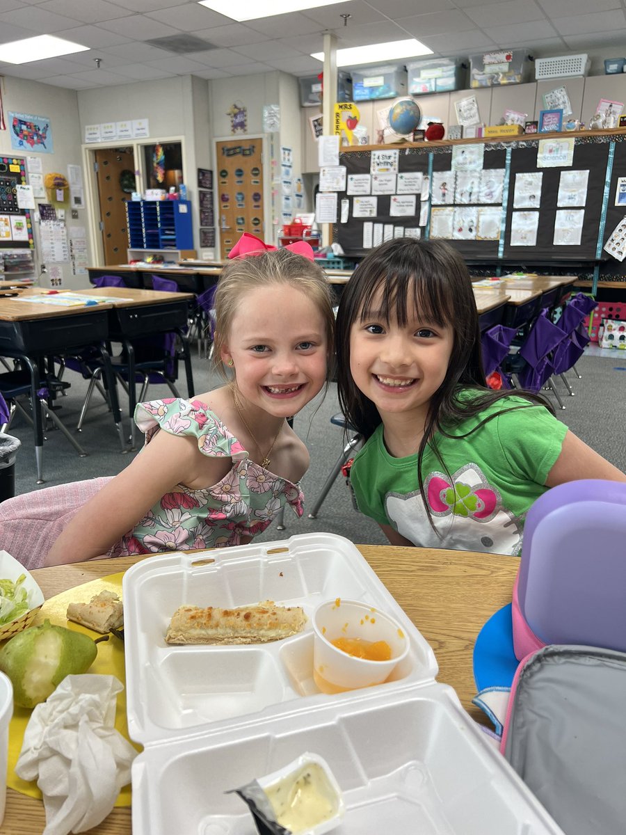 mrsreedyses's tweet photo. Celebrating our newest “Star Student” ⭐️ this week! Congratulations Finley! 🎉 What a great week we had celebrating all that makes you amazing! 💜💛 #bulletpride #connectses https://t.co/xAt7wJrsZb