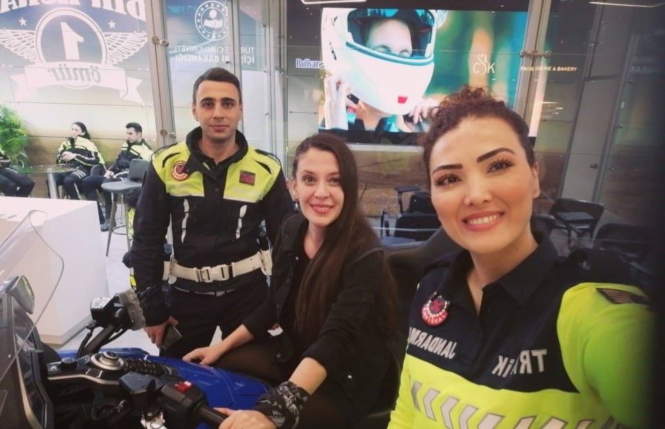 TrafikteHaklar's tweet image. İçişleri Bakanımız Sayın Ali Yerlikaya’nın teşrifleriyle açılışı gerçekleştirilen #Motobike İstanbul 2025 Fuarı’nda, #motorcu dostlarımızla bir araya geldik. Fuara davetleri için MOSEF Başkanı Murat Tomris’e teşekkür ederiz. Yeni iş birlikleri kurduğumuz verimli bir fuar oldu.