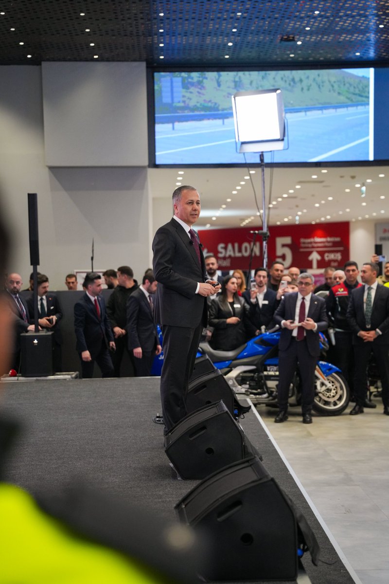 TrafikteHaklar's tweet image. İçişleri Bakanımız Sayın Ali Yerlikaya’nın teşrifleriyle açılışı gerçekleştirilen #Motobike İstanbul 2025 Fuarı’nda, #motorcu dostlarımızla bir araya geldik. Fuara davetleri için MOSEF Başkanı Murat Tomris’e teşekkür ederiz. Yeni iş birlikleri kurduğumuz verimli bir fuar oldu.