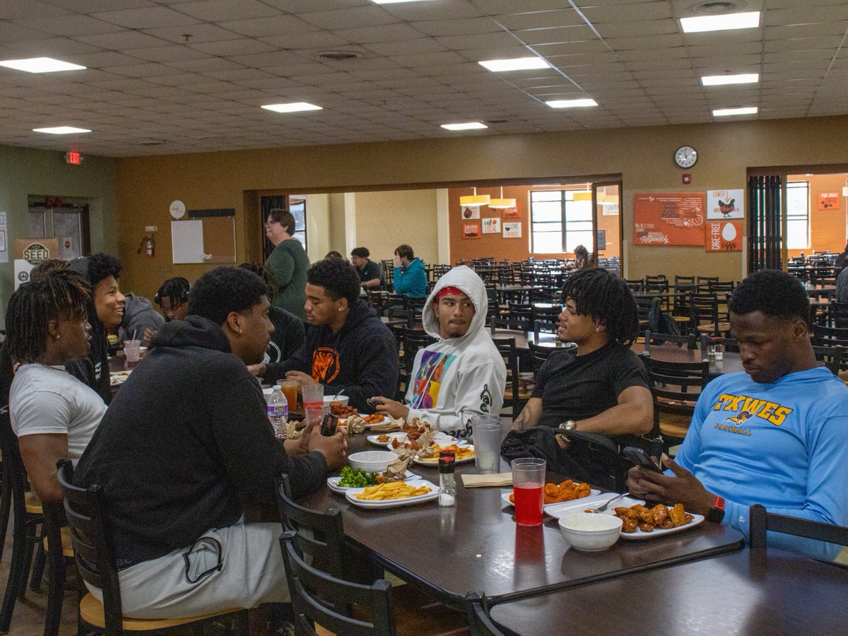 Spring break is here! 🎉 Wishing you all a fun and relaxing break. We’ll see you back on March 24th!