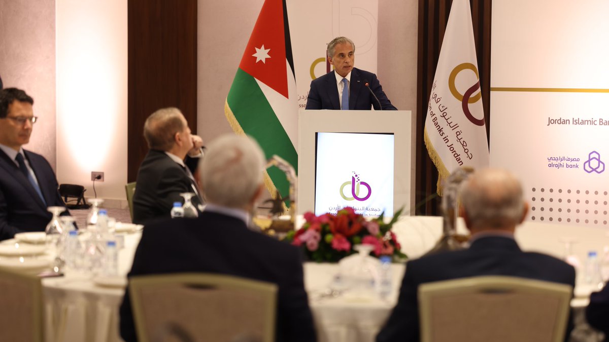 رئيس الوزراء الدكتور جعفر حسان يشيد بمبادرة  البنوك في الاردن بتخصيص 90 مليون دينار لدعم  قطاعي  الصحة والتعليم في إطار مسؤوليتها الاجتماعية. 
<a href="/ABJinJordan/">Association of Banks in JO -جمعية البنوك في الاردن</a>