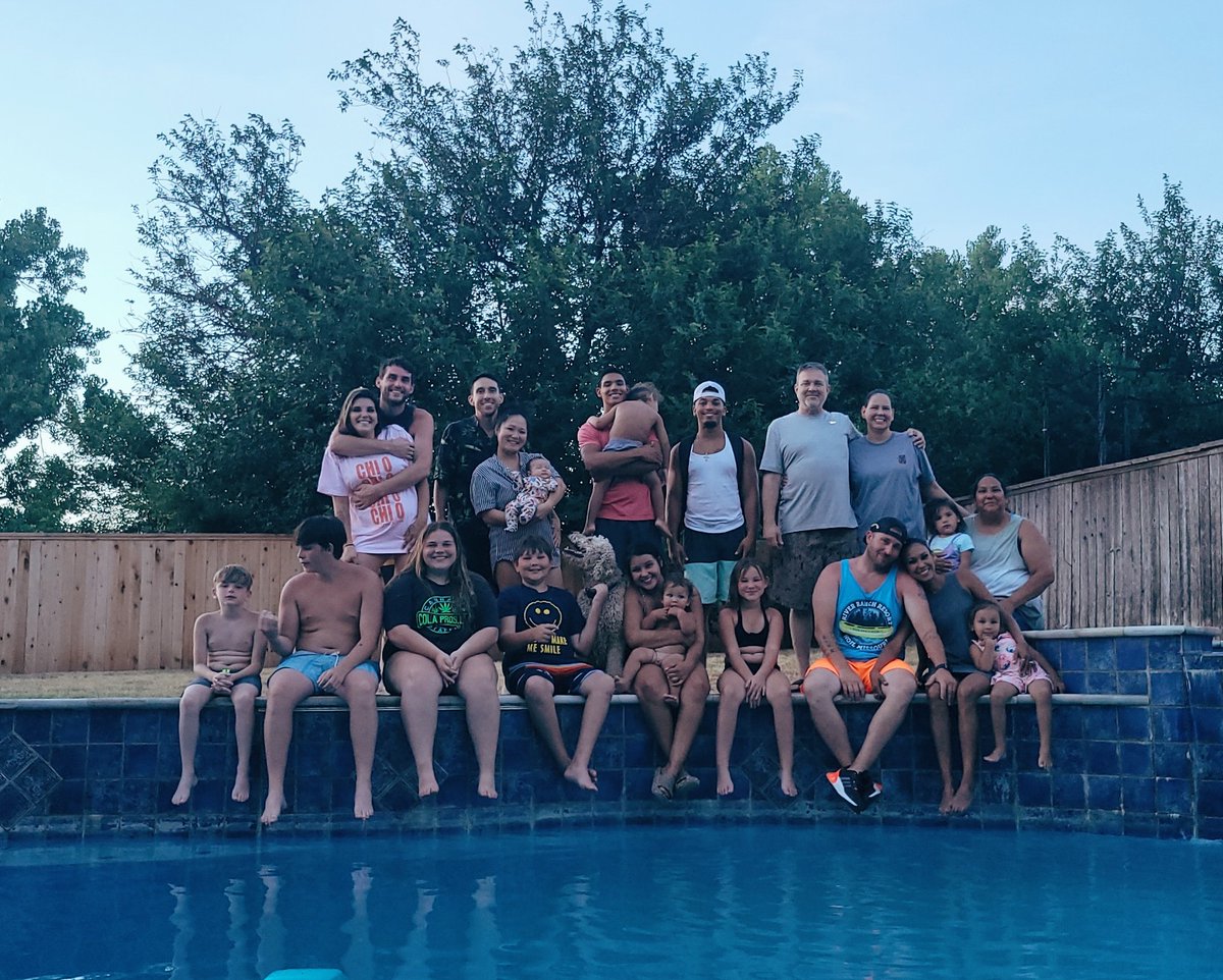 alecStand's tweet photo. The last 2 years have been a life changing journey. Grateful to be apart of this beautiful family. 
God is good. Pray up. 
#ead #with #love https://t.co/Wmf9AY3dYG