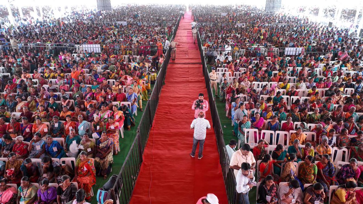 revanth_anumula's tweet photo. The four foundational pillars of my vision for #TelanganaRising are farmers, women, youth & historically oppressed weaker sections. 

We are transforming each group with a series of positive initiatives & schemes to  achieve audacious goals. 

Making “Koti Mahilalu Kotiswarulu” is a daring dream to harness latent spirit of entrepreneurship in women to empower them to become multi-millionaires.

My sisters & mothers are my biggest strength, power and today, after interacting with them, handing over new RTC buses to Self-Help groups, and listening to them, am convinced Telangana Rising is unstoppable.

#TelanganaPrajaPrabhutwam
#PrajaPalana