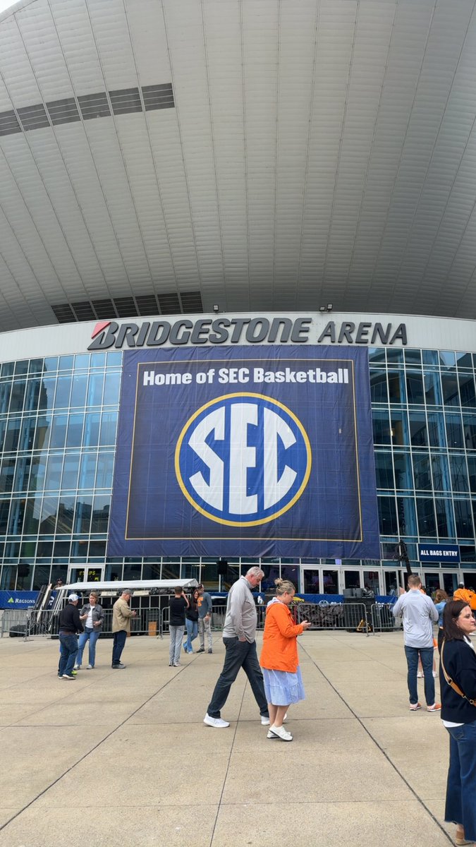 JackMehoff011's tweet photo. Nashville i am inside you. https://t.co/hFwW3NAAGM