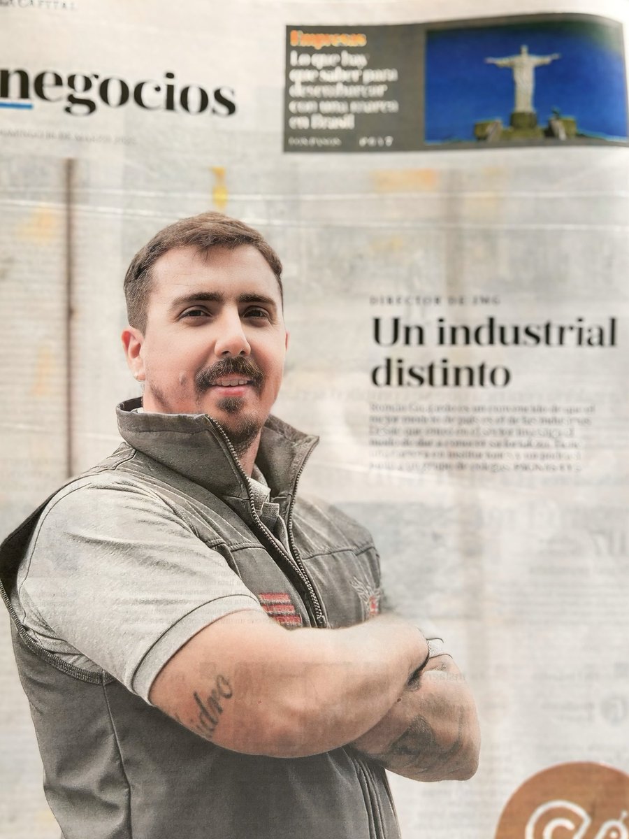 RomanGuajardoOk's tweet photo. Cómo me defino ? Antes que todo como un MILITANTE INDUSTRIAL 🏭 🇦🇷

Por qué? Porque estoy convencido que la mejor manera de lograr el desarrollo y mejora en las condiciones de vida de la mayoría de los argentinos es mediante un modelo que tenga eje en la industrialización. 

Amo que tengamos recursos naturales, pero con ellos solos no nos alcanza . Son condición necesaria pero no suficiente . Si no agregamos valor , difícilmente logremos nuestro anhelado desarrollo . 

Me van a venir a hablar de un montón de países que se desarrollaron así o asá . Pero elijo aferrarme a las ciudades de nuestro país que mediante el agregado de valor y sus industrias no solo tienen pleno empleo si no que importan laburantes , tienen tasas de emprendedurimo muy sobre la media , centros de educación y capacitación de primer nivel y habilidades poco frecuentes en otras urbes no industriales. 

No persigo un sueño imposible, persigo un sueño altamente realizable , porque les reitero tenemos montones de comunidades en el país que sus modelos son escalables nacionalmente. 

Ese sueño , no tengo dudas que es el de muchos . Porque ser industrial no es tener una fábrica , es compartir esta causa . 

Buen domingo industriales ! Gracias @lacapital por la nota ! 

Al gran pueblo argentino, Salud!
