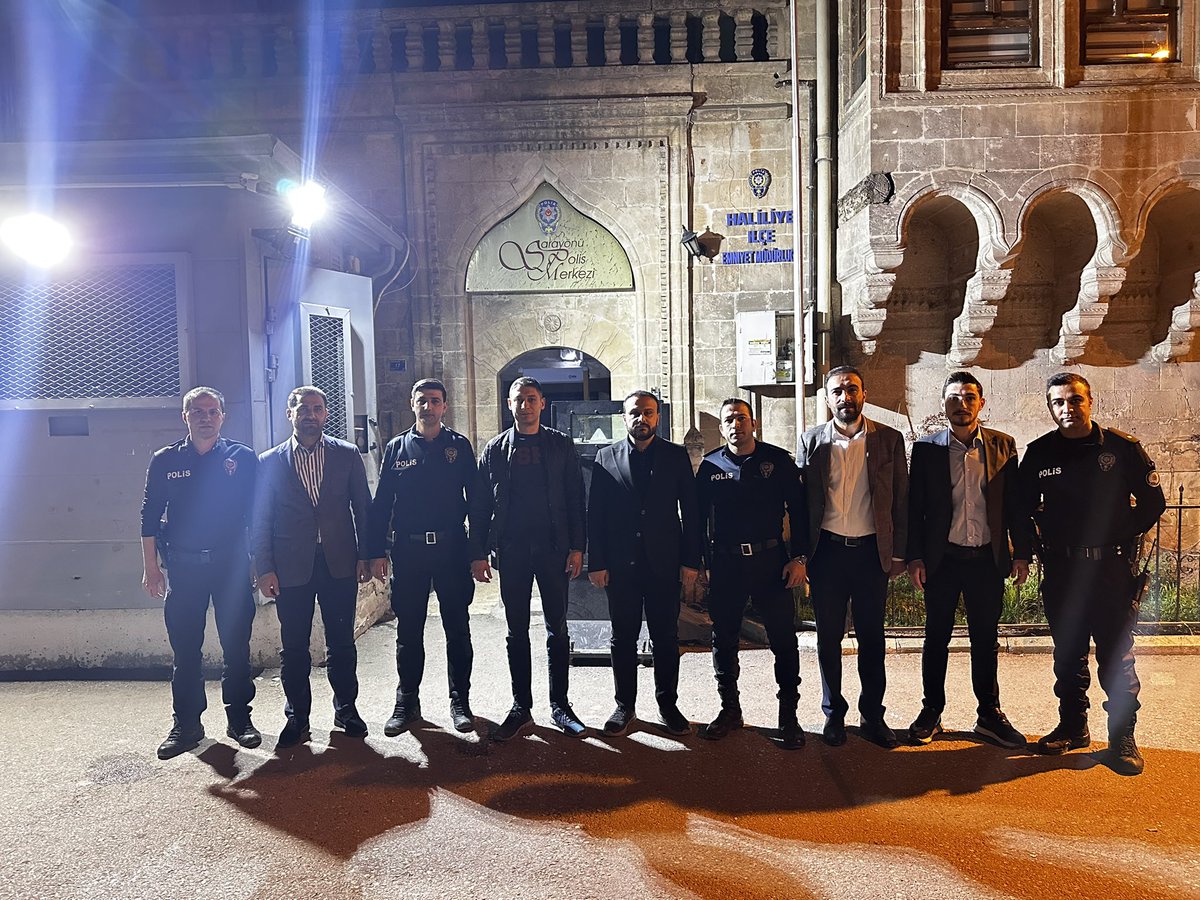 mbagmanci63's tweet photo. Ramazan Birlikte Daha Güzel😊

AK Parti Haliliye İlçe Başkanlığı olarak İlçe Başkan Yardımcılarımız Sn. Abdulkadir Kaya, Ahmet Demirkan ve Muhammed İzzettin Köseoğlu ile birlikte;

Sarayönü Polis Merkezimizdeki emniyet mensuplarımızın gönül sofralarına misafir olup, birlikte iftar yaptık. 

#AKHaliliye #MustafaBağmancı 
#Şanlıurfa #Haliliye #ramazan #ramadan #gönülsofrası 

@abuyukgumus @bybekirbozdag @Ziverozdemir @ensartopcu  @agral_abdullah @milhamigunbegi @hasansildak @hasansildak @AkHaliliiye @AkHaliliiye @Avkkaya @Ahmetdemirkanx @avmkoseoglu