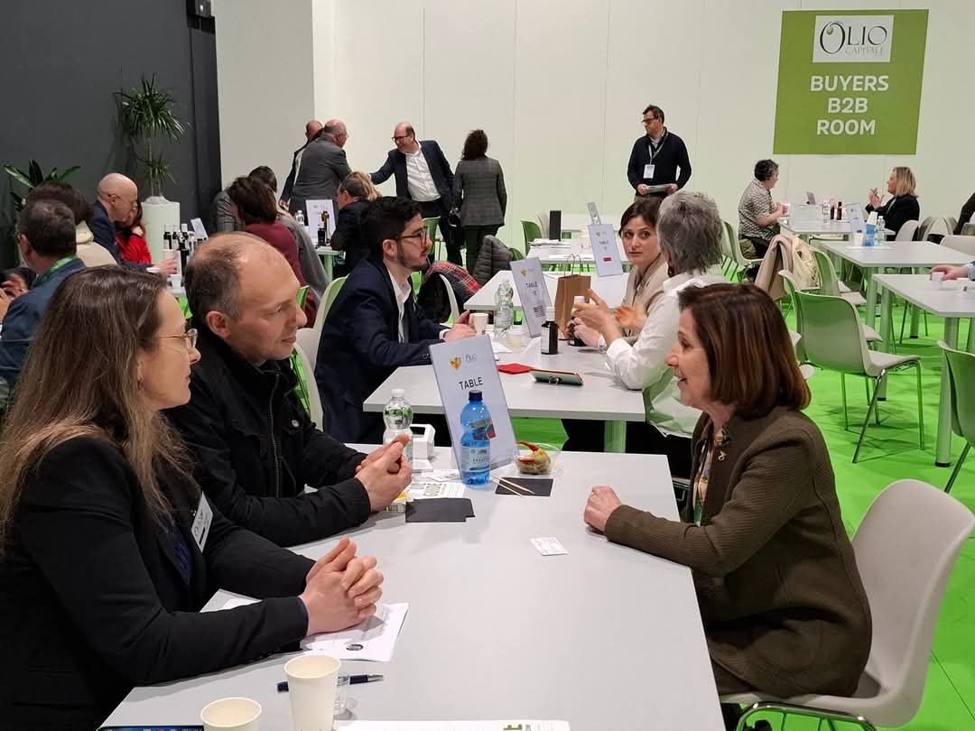 CCIAARIVLIG's tweet photo. Operatori del turismo dell'olio extravergine di oliva con #Mirabilianetwork ad #oliocapitale2025. Incontri e scambi con buyer internazionali o con visitatori e appassionati
#cameredicommercio https://t.co/Twca2doXId