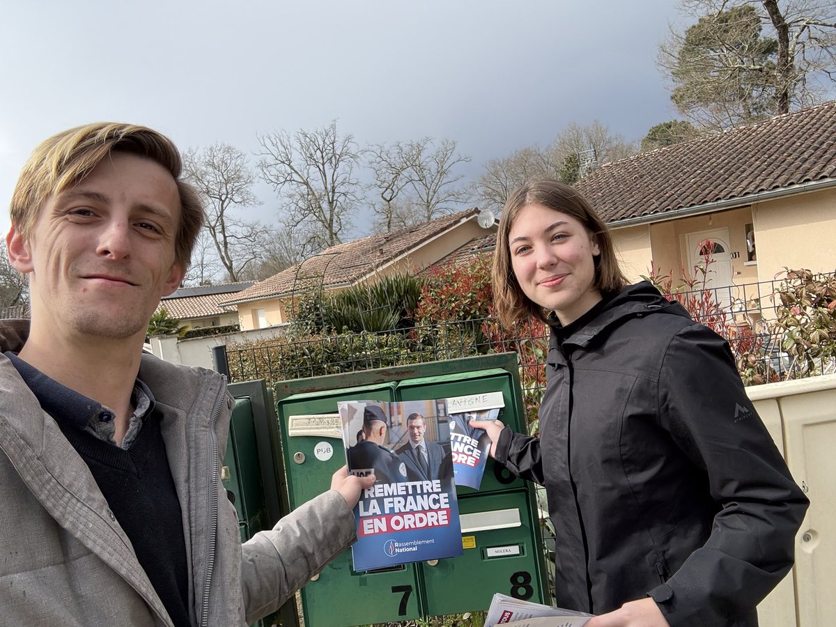 rnjlandes40's tweet image. 🌧️ Même sous la pluie, toujours sur le terrain pour distribuer nos flyers et défendre nos idées ! 

Pour remettre la France en ordre, chaque action compte. 💪🇫🇷

Rejoignez-nous et faites entendre votre voix !

 #jusqualavictoire #terrain #RN #France