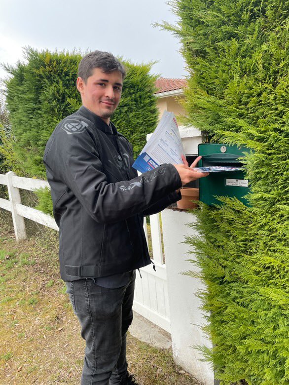 rnjlandes40's tweet image. 🌧️ Même sous la pluie, toujours sur le terrain pour distribuer nos flyers et défendre nos idées ! 

Pour remettre la France en ordre, chaque action compte. 💪🇫🇷

Rejoignez-nous et faites entendre votre voix !

 #jusqualavictoire #terrain #RN #France