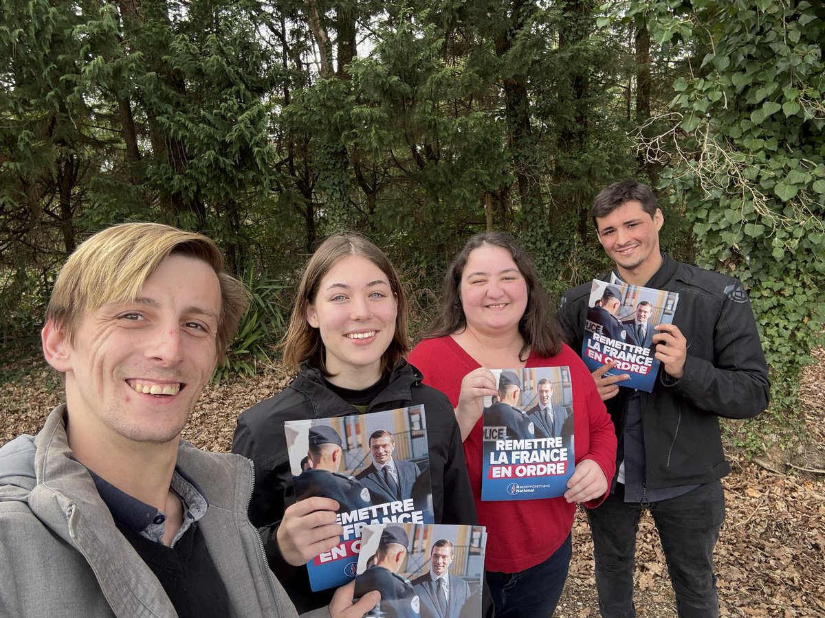 rnjlandes40's tweet image. 🌧️ Même sous la pluie, toujours sur le terrain pour distribuer nos flyers et défendre nos idées ! 

Pour remettre la France en ordre, chaque action compte. 💪🇫🇷

Rejoignez-nous et faites entendre votre voix !

 #jusqualavictoire #terrain #RN #France