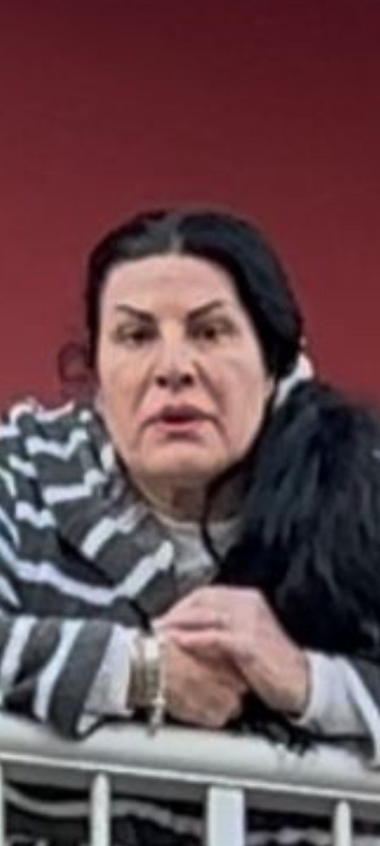 Amplio la geta de esta okupa para que se la reconozca y todo el mundo se ande al loro con ella. Voy a subir todas las caras de los okupas para que se les identifique y se les ponga fin. Urge una #leyantiocupas