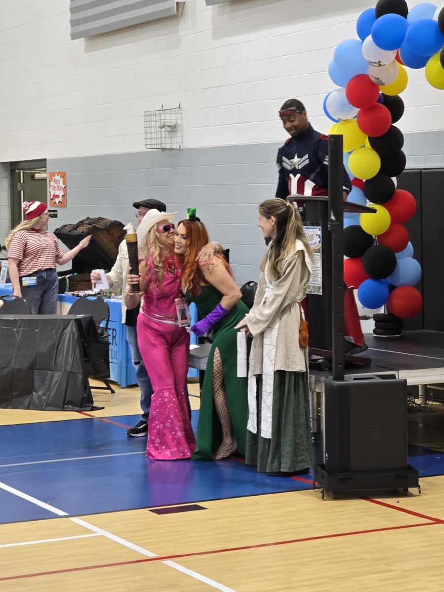 AprilHunter's tweet photo. Thank you to #ClearwaterLibraryComicCon for having me and to all who came out to say hi! It was FUN! 
I'm on #GRAPPLECON next, 3/29 in Lutz, FL. Hope to see you! https://t.co/FKnmlSVpGa