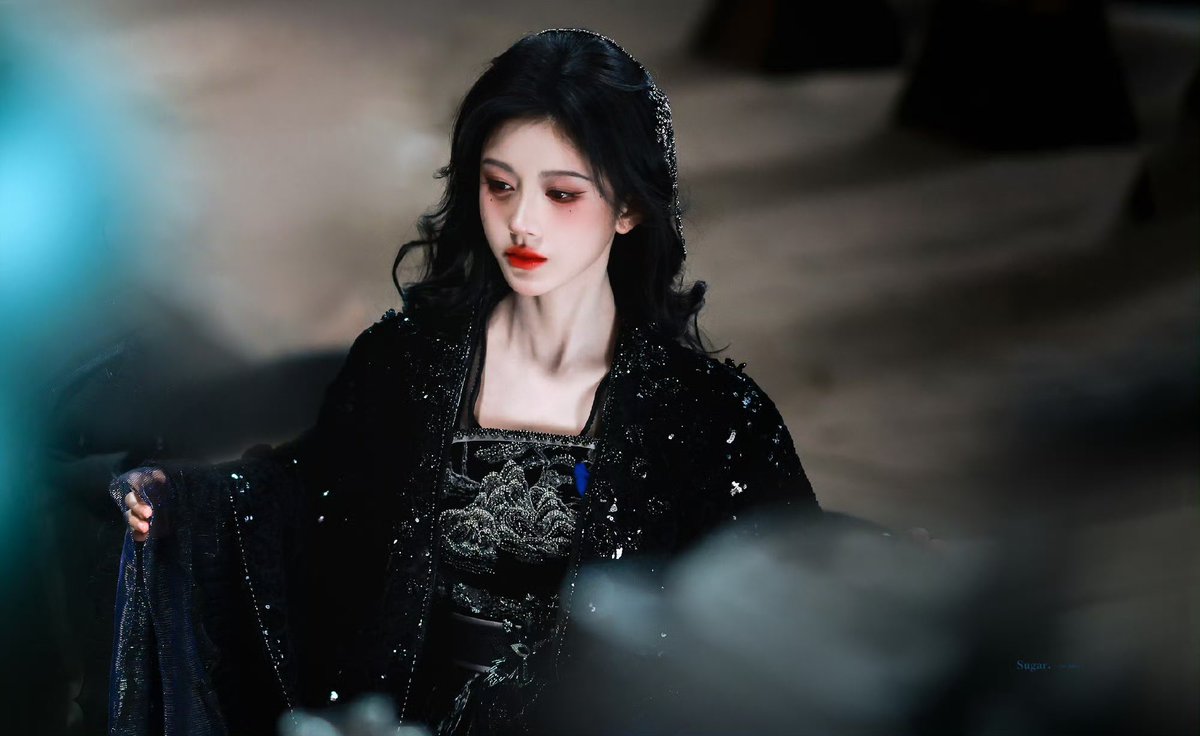 xiaosju's tweet photo. omg dark lu wuyi 🖤

#jujingyi #鞠婧祎 #veilofshadows #月鳞绮纪 https://t.co/q14N4iQUEd