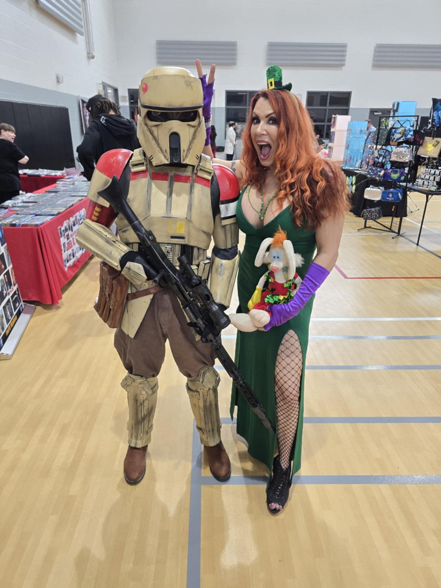 AprilHunter's tweet photo. Thank you to #ClearwaterLibraryComicCon for having me and to all who came out to say hi! It was FUN! 
I'm on #GRAPPLECON next, 3/29 in Lutz, FL. Hope to see you! https://t.co/FKnmlSVpGa
