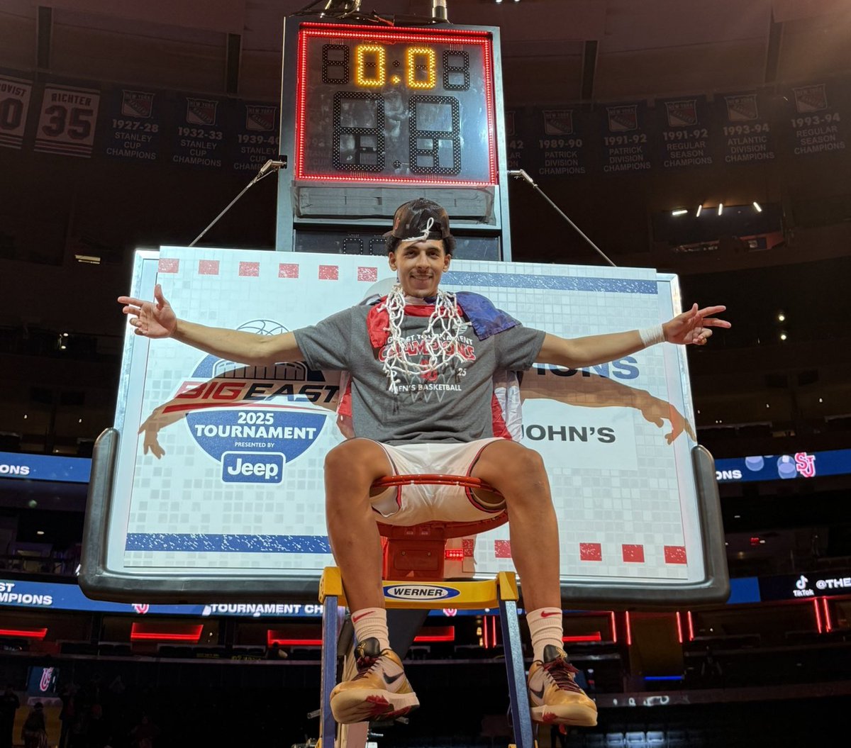 Big East Picture of the Year

RJ Luis. King of New York.

📸 <a href="/Davee_8/">Dave Berov</a>