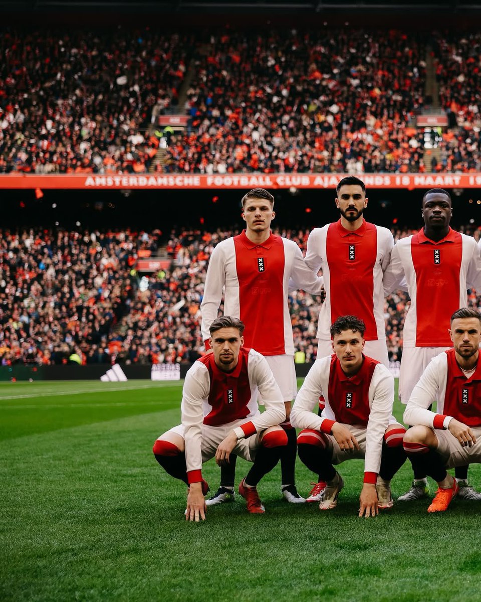 First11shirts's tweet image. Ajax wearing their 125-year anniversary kit😍