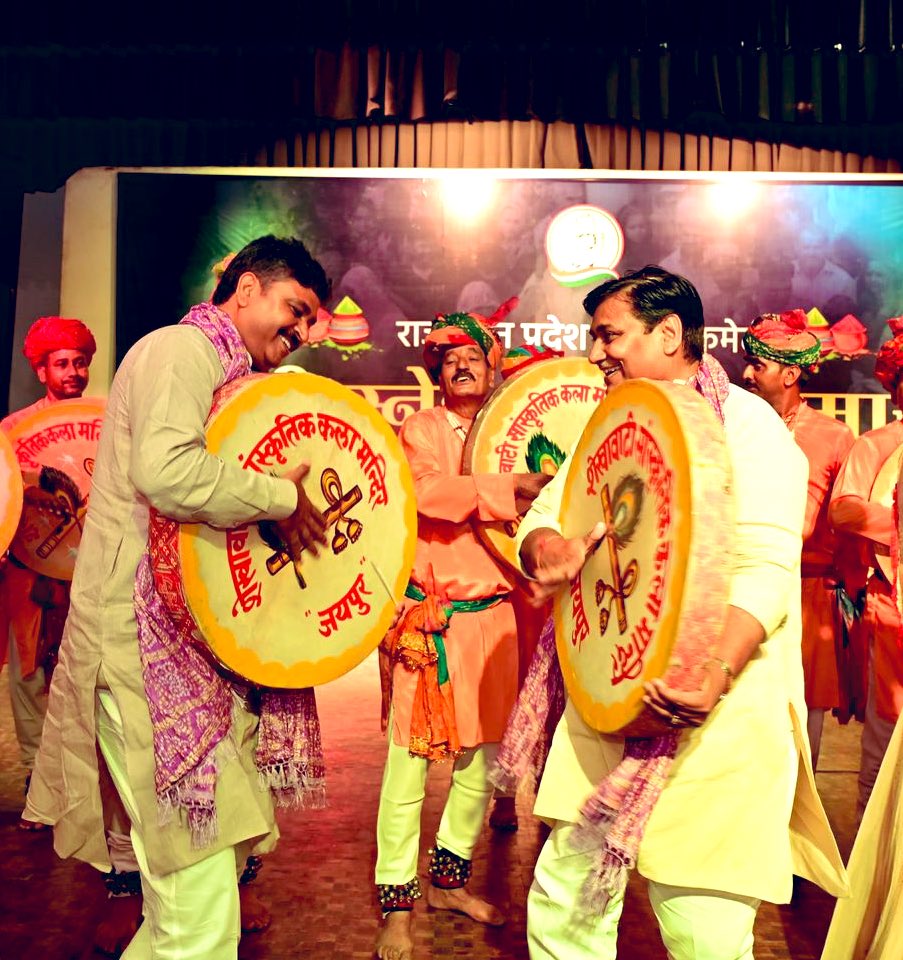 SatyaveerINC's tweet photo. “ हम फौजी हैं मस्ताने हैं, गांधी के दीवाने हैं …||”
नफ़रत के बाजार में मोहब्बत की दुकान 💕💕✌️
#JayCongress✌️ https://t.co/M60AKlHaPz