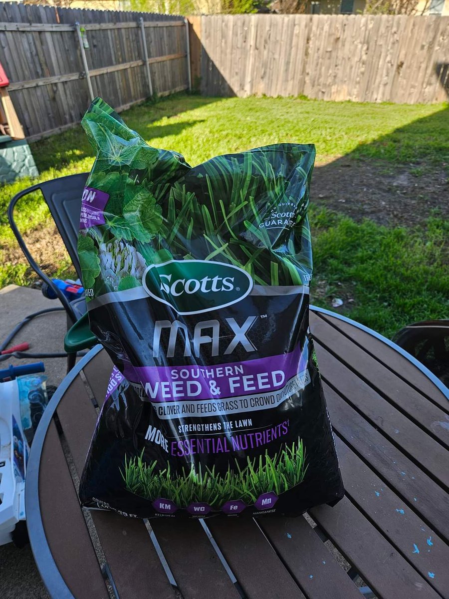 playarabbit's tweet photo. 🚨📢Calling Haslet & North Fort Worth Area🚨 Rodney’s Lawncare Green & Clean fresh cuts. Green grass 😆✂️. Message us today for a FREE quote—or keep rockin’ that jungle look 🌿👀. Your call! 📩💨🎯 #lawn #mowing #fortworth #Texas #haslet https://t.co/9C550KoibR
