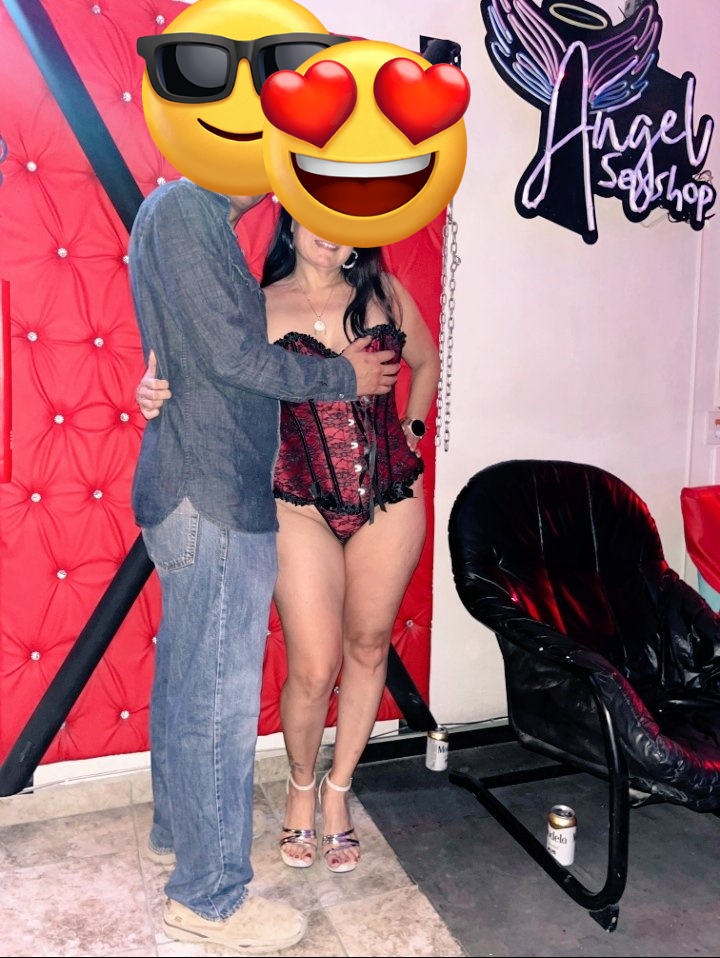 cachonda69Qro's tweet photo. Que rico la pase anoche con @privejw single holandes, fue nuestro invitado especial , en @angelsexshop69 todas las chicas alcanzaron un poquito de 🍆 ‼️

si hay foto hay foto hay video ♠️🍆

su vergota del tamaño de mi carita y que creen me la comi por mi colita ‼️🍩 https://t.co/8chGLo9GUC