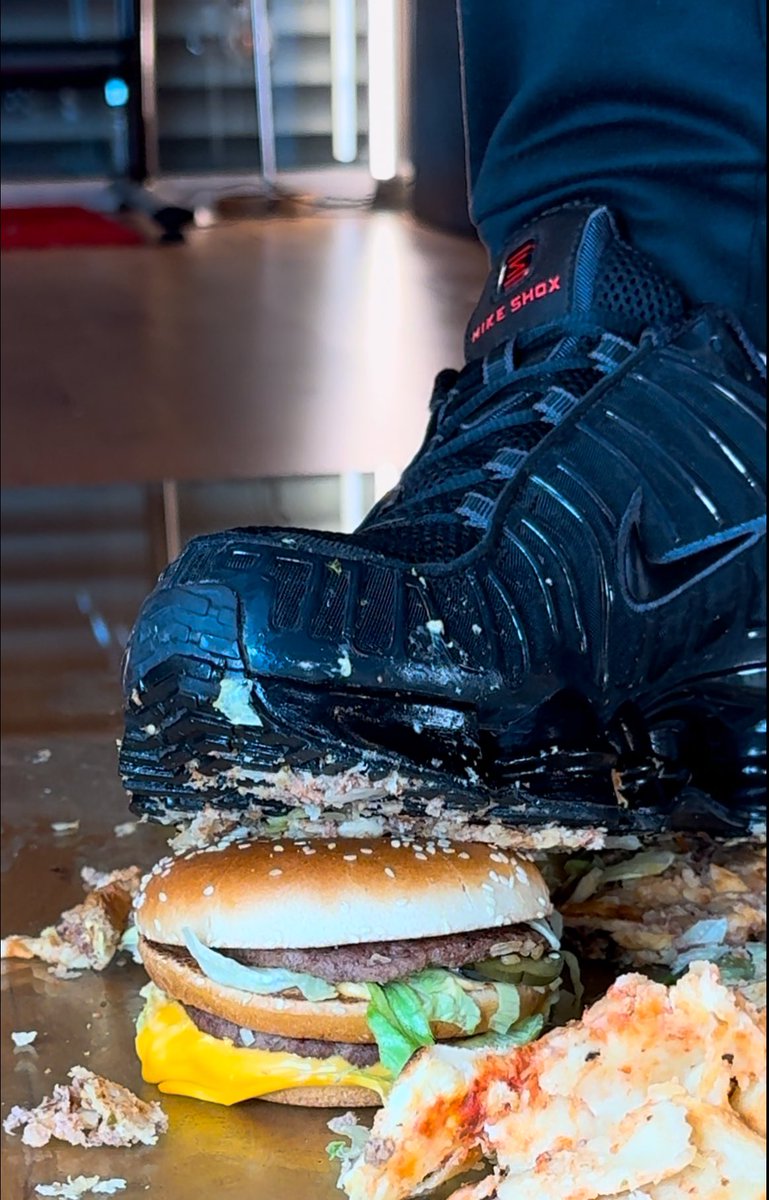 latino_alpha's tweet photo. Shox for sunday dinner? 😏 #mastershox #fetish #tramplin #masterandslave #nikeshox #dinneristeady https://t.co/5AxUi2ZWSR
