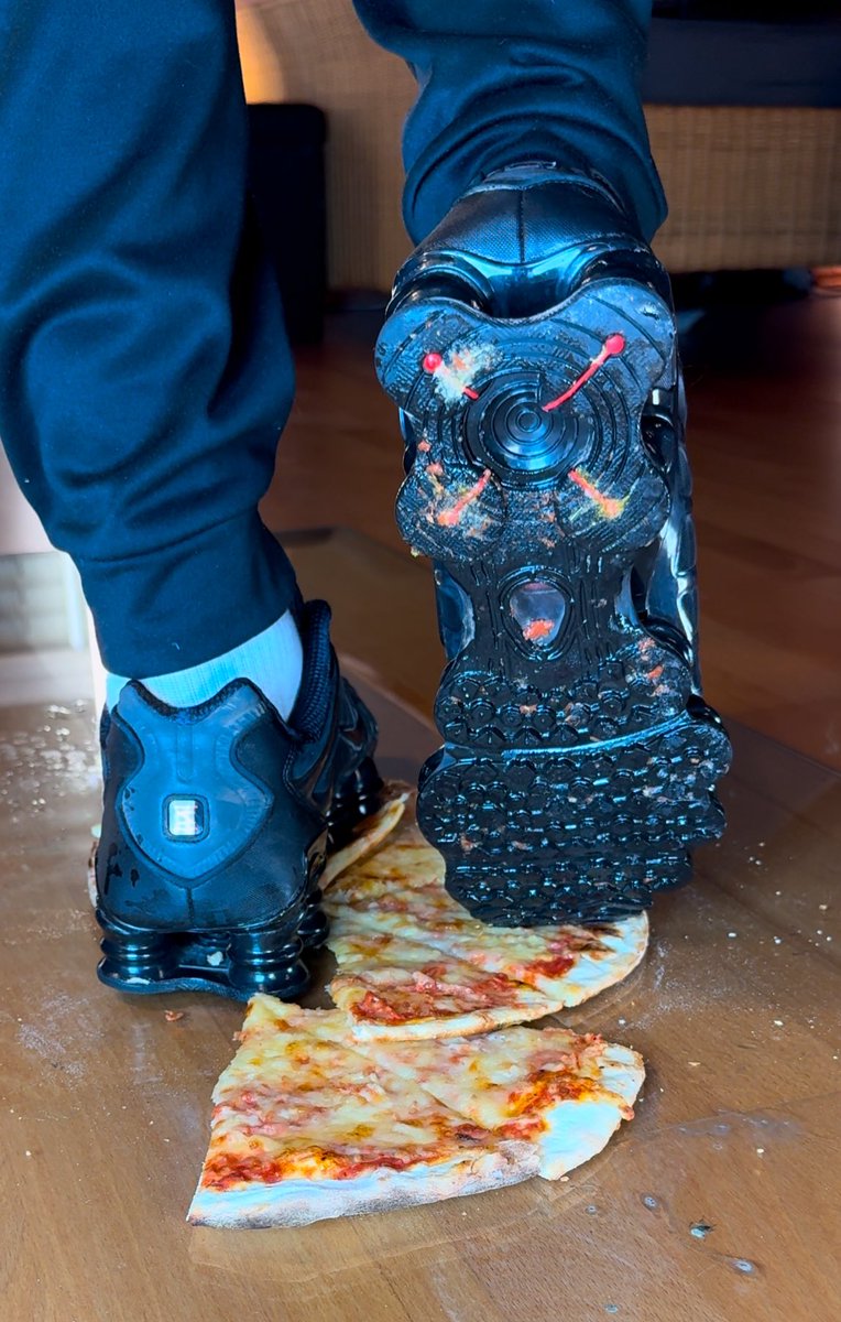 latino_alpha's tweet photo. Shox for sunday dinner? 😏 #mastershox #fetish #tramplin #masterandslave #nikeshox #dinneristeady https://t.co/5AxUi2ZWSR