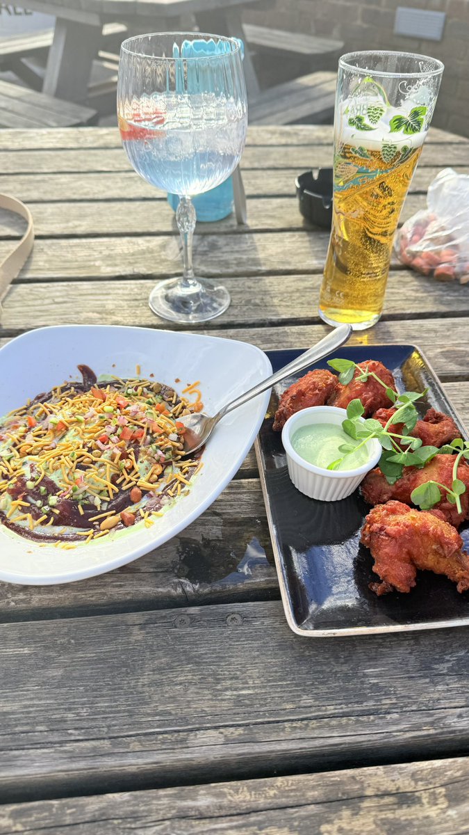 iamamupraj's tweet photo. Sunny Sunday pub grub! It’s an Indian fusion pub.. 
The best Indian food I have had (outside home) in a while and am in food coma after eating : Naga Chicken, Samosa chat, Lamb do Piyaza, Konkan fish curry. 🥱 🤩😋 #SundaySpl #Sunnyvibes #SpringTime https://t.co/Ax4tkaVATL