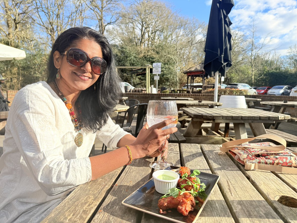 iamamupraj's tweet photo. Sunny Sunday pub grub! It’s an Indian fusion pub.. 
The best Indian food I have had (outside home) in a while and am in food coma after eating : Naga Chicken, Samosa chat, Lamb do Piyaza, Konkan fish curry. 🥱 🤩😋 #SundaySpl #Sunnyvibes #SpringTime https://t.co/Ax4tkaVATL