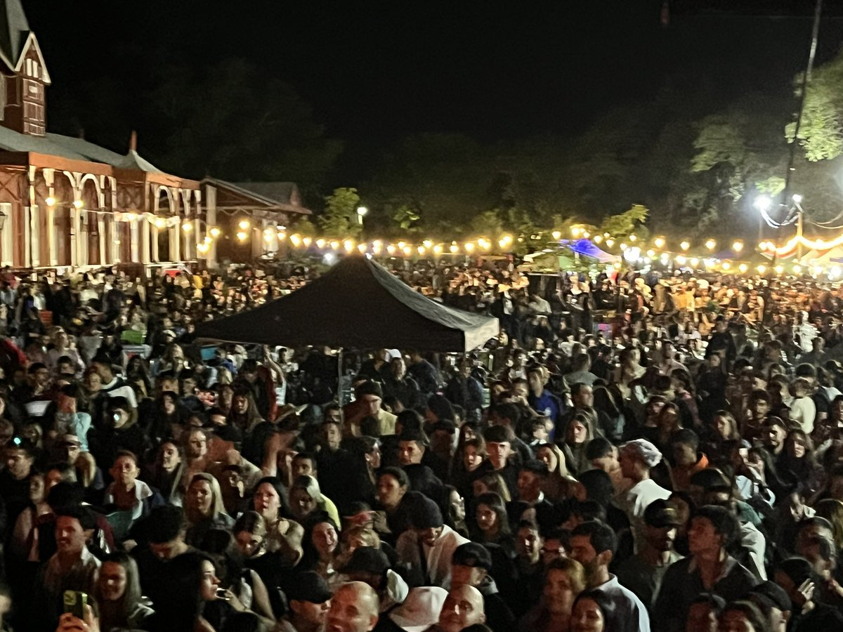 Francoopay's tweet photo. 2da edición de la Burgers Fest en la Expo. Una vez más éxito garantido https://t.co/IUzzejPhGc