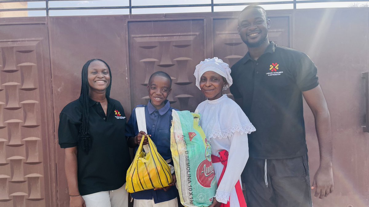 LOA_FoundationN's tweet photo. We at the Landlord Olorunlogbon Alabi Foundation are delighted to support another family with essential food supplies, continuing our commitment to making a positive impact in the society. https://t.co/ruvq1zhc9q