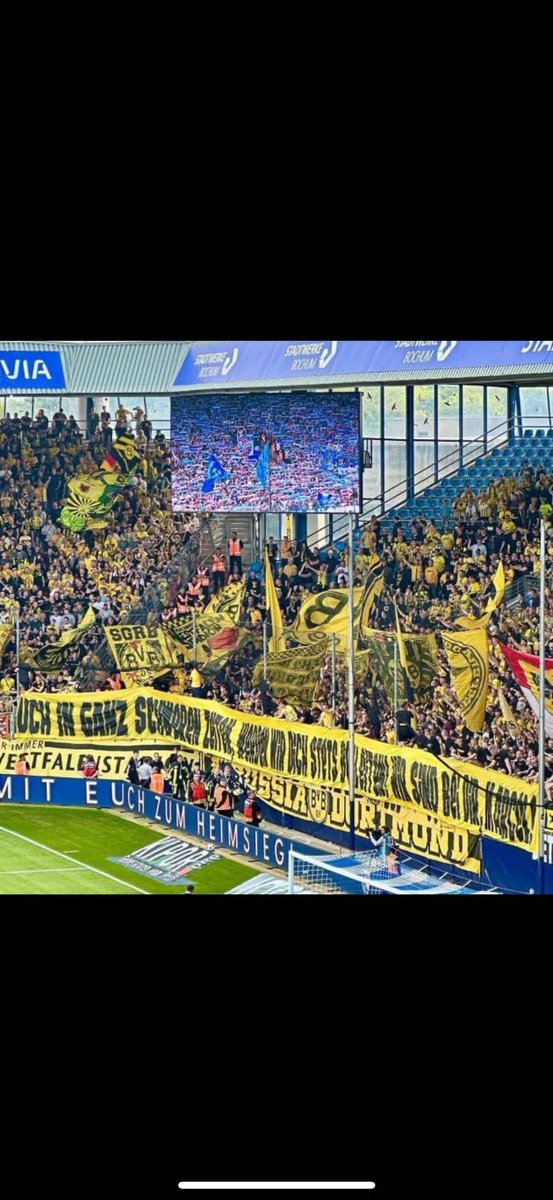 SGEtienneTurner's tweet image. HAAALOOO... warum wurde #BOCBVB angepfiffen?

Mit Frankfurter kann man's ja machen, aber andere Fans konnen da problemlos ihre Banner aufhängen, WARUM?
@VfLBochum1848eV  habt ihr darauf eine Antwort❓

FORZA SGE 🖤🤍❤️
#SGE | #BOCSGE | #Matchday