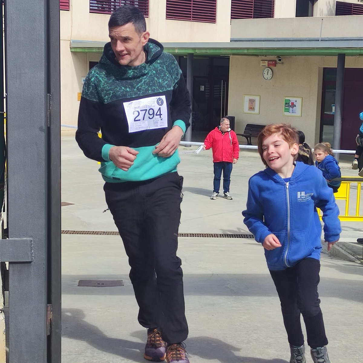 CEAnoia's tweet photo. 🏃♂️🔥 Avui hem gaudit del 16è Cros Escolar i la 21a Cursa Popular d’Hostalets de Pierola
Consulta:
🗒️ Resultats: https://t.co/nYcHkvjD5M
Recull fotogràfic
📸 Fotos: https://t.co/8uOqStT9ky
🗞️ Nota: https://t.co/ZjvGlfxynU
#crosescolar #crospopular https://t.co/822RfD1Q8p