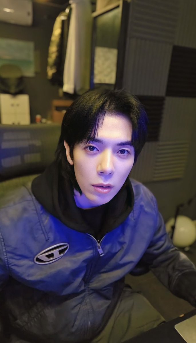 파란 모니터한 대표님 ㅋㅋㅋㅋㅋㅋ