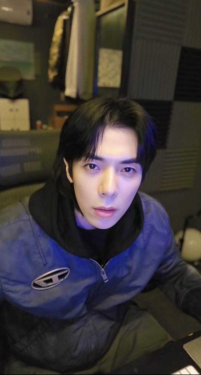 sosugo53's tweet photo. 파란 모니터한 대표님 ㅋㅋㅋㅋㅋㅋ https://t.co/pccwzGMSNW