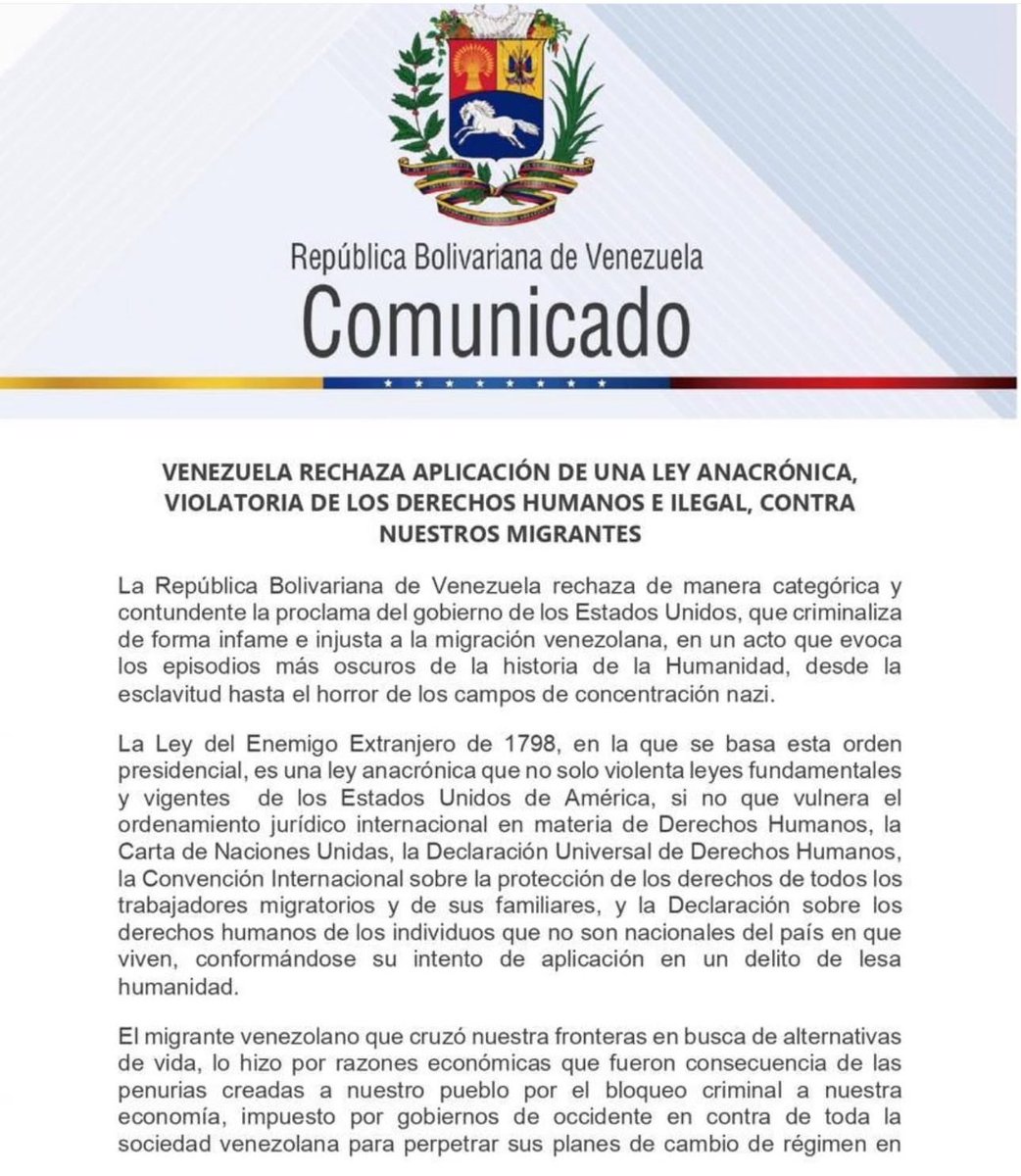 madeleintlSUR's tweet photo. #URGENTE #PorSiNoLoViste

 Este es el comunicado del Gobierno de Venezuela donde rechaza contundentemente la aplicación  de la ley de Enemigos Extranjeros a los migrantes venezolanos. 

238 fueron trasladados desde EEUU a la cárcel de máxima seguridad de El Salvador y los vinculan con el inexistente Tren de Aragua. 

En los primeros 3 aviones que llegaron de EEUU a Venezuela no había ninguno de los migrantes, ni con antecedentes del Tren de Aragua, ni tampoco penales, solo 15 tenían alguna cuenta con la justicia. 

En clave lo que dijo la cancillería:

1. Invoca a la CELAC para hacer respetar el derecho internacional y los derechos humanos. 

2. Venezuela acudirá a todos los organismos multilaterales para denunciar esta atrocidad que crea un precedente peligroso contra los migrantes de cualquier nacionalidad. 

3. Los migrantes venezolanos fueron utilizados políticamente por la ultra derecha venezolana. María Corina Machado los citó una y otra vez como parte de la campaña presidencial de Edmundo González, prometiendo que los iba a unir con sus familias.