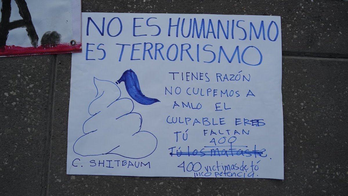 borisosman's tweet photo. También había rótulos que expresaban angustia y reclamo ante la proliferación de desaparecidos, el actuar de la policía, y la indiferencia del ejecutivo. https://t.co/B8NwPpnFNp