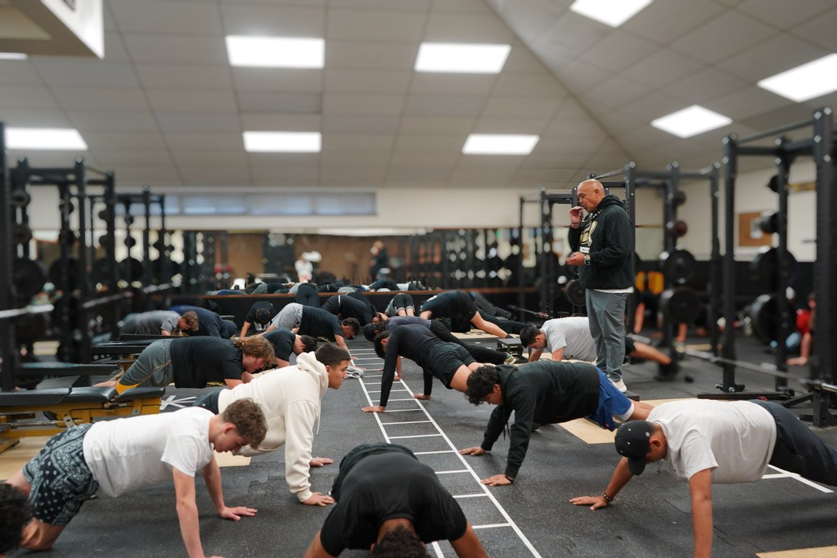 CoachNavarra's tweet photo. Talk is OVER, Time to WORK! #GetToMindset @BCZEROExcuses @BCThunderFB https://t.co/xiqcDwEcWj