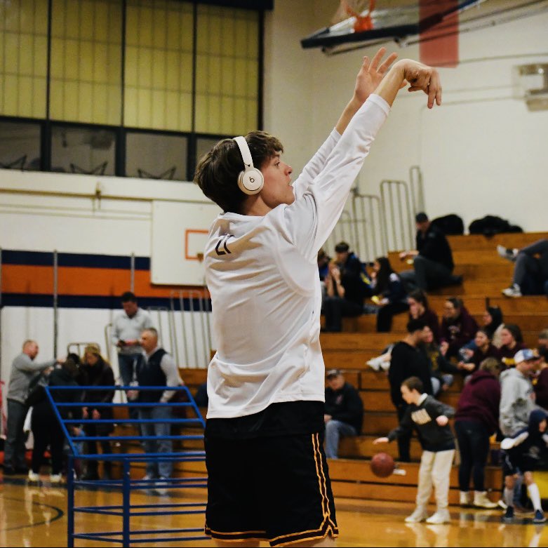 PTT_Hoops's tweet photo. Best of luck to #PTTHoops sharpshooter Owen Hotaling, and his Sheehan HS squad as they compete for a Connecticut @ciacsports state title today at Mohegan Sun.  Kid loves the game, a leader… We couldn’t be happier for him and the opportunity to bring home the chip🏆 #PTTfam🤝 https://t.co/eOcf0K6vgd