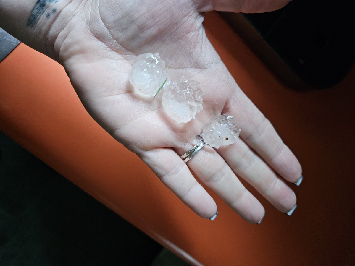 rdr37's tweet photo. @NWSPittsburgh Quarter sized hail in Eighty Four, PA https://t.co/1FOiVm9INl