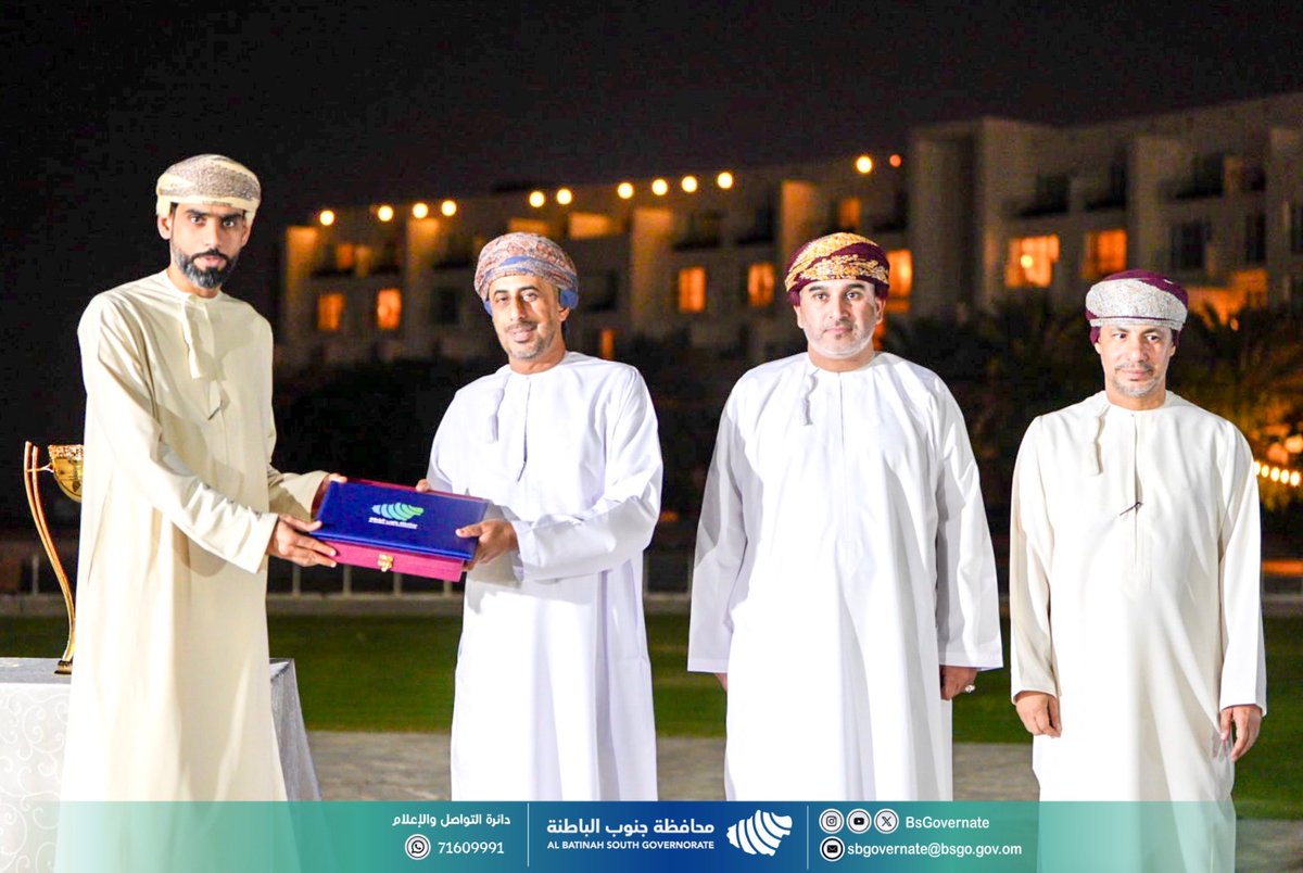 BsGovernate's tweet photo. كرم سعادة المهندس مسعود بن سعيد الهاشمي #محافظ_جنوب_الباطنة اليوم بمنتجع بارسيلو لاعبي نادي الشباب والجهاز الفني والإداري ، بعد تتويجه مؤخراً بطلًا لمسابقة كأس جلالة السلطان لكرة القدم للمرة الأولى في تاريخه. https://t.co/jSopjiAgEA