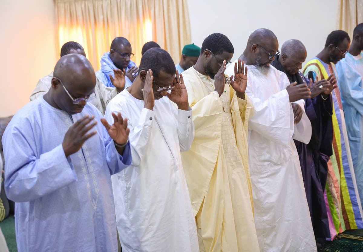 Revivez en images la visite du Président de la République à Touba et à Darou Mouhty ce samedi. ➡️ flickr.com/gp/presidences…