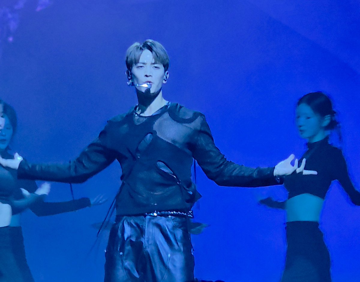 delisyus's tweet photo. #ChoiMinho was the #KingOfMesh in his awtfits at #MEANOFMYFIRST_MANILA
love you #Minho https://t.co/xL2i8R2rh0
