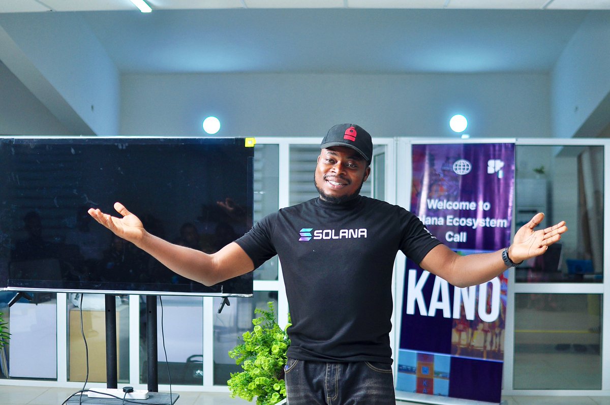 Ogbuehi_M's tweet photo. Happy birthday to you @solana, thank you for what you did to this young boy from Kano. 

Thank you for the Oppurtunity of contribution on this global stage @solana.
Always grateful to you birthday Chad🎉🎉 @solana https://t.co/0le1IgVD3i
