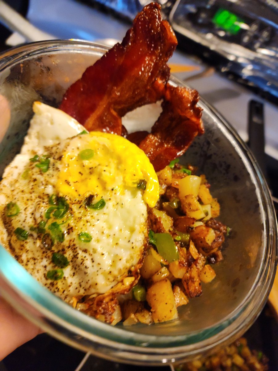 Weekend breakfast: crispy bacon, golden potatoes, and tender, silky eggs—simple yet delicious.