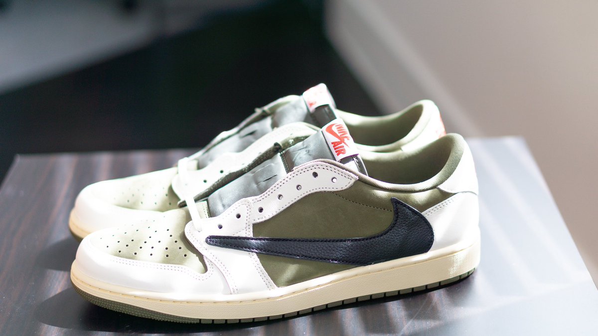 SwaysKicks's tweet photo. @SellKicksSunday Size 13 - Travis Scott x Air Jordan 1 Retro OG SP Low Reverse Olive 

$530 shipped
#size13 https://t.co/Y49Tb5rB2V
