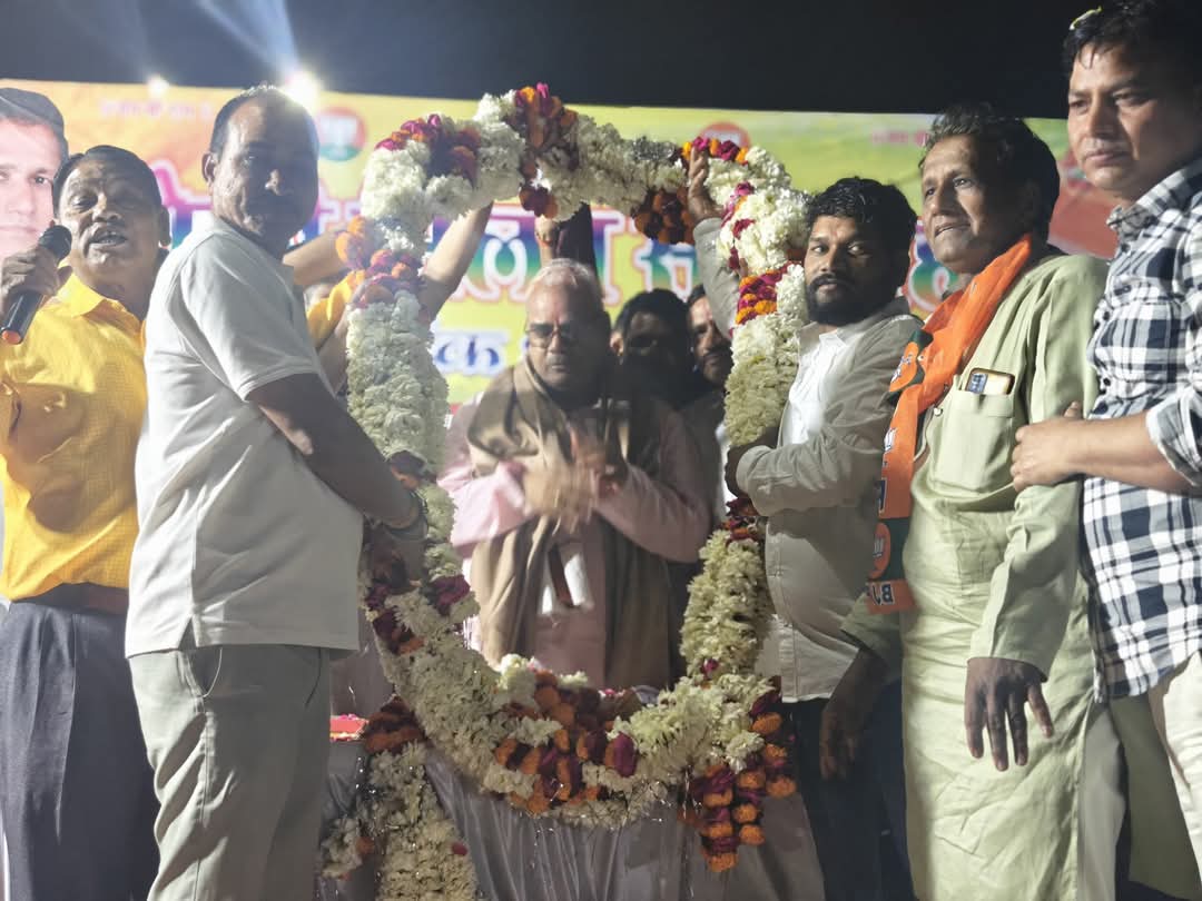 madandilawar's tweet photo. रामगंजमंडी क्षेत्रवासियों के प्रियजन संग, उत्सव का रंग!

आज विधानसभा क्षेत्र के रंगबाड़ी, वार्ड नं 32 में स्नेह, सौहार्द और आत्मीयता से भरपूर "होली स्नेह मिलन समारोह" में सम्मिलित होकर प्रियजनों के साथ उल्लासपूर्वक रंगों का पर्व मनाया।

आप सबके द्वारा किये गए स्वागत एवं अभिनंदन से अभिभूत हूँ।

इस अवसर पर सभी को होली महापर्व की हार्दिक शुभकामनाएं प्रेषित की।