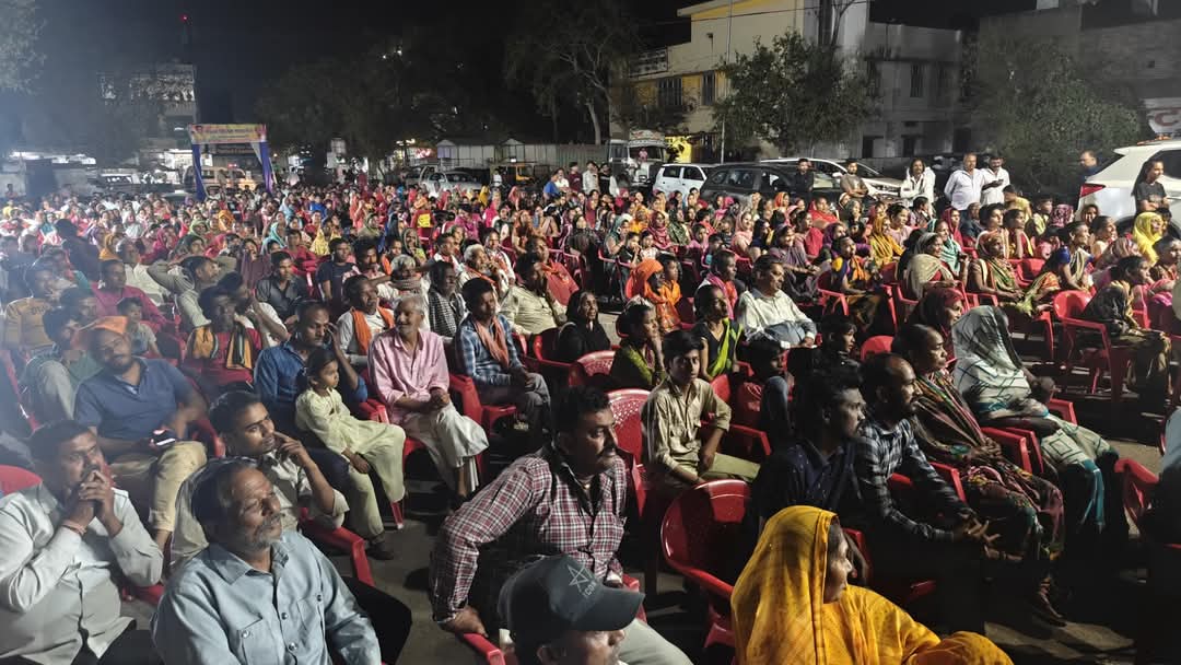 madandilawar's tweet photo. रामगंजमंडी क्षेत्रवासियों के प्रियजन संग, उत्सव का रंग!

आज विधानसभा क्षेत्र के रंगबाड़ी, वार्ड नं 32 में स्नेह, सौहार्द और आत्मीयता से भरपूर "होली स्नेह मिलन समारोह" में सम्मिलित होकर प्रियजनों के साथ उल्लासपूर्वक रंगों का पर्व मनाया।

आप सबके द्वारा किये गए स्वागत एवं अभिनंदन से अभिभूत हूँ।

इस अवसर पर सभी को होली महापर्व की हार्दिक शुभकामनाएं प्रेषित की।